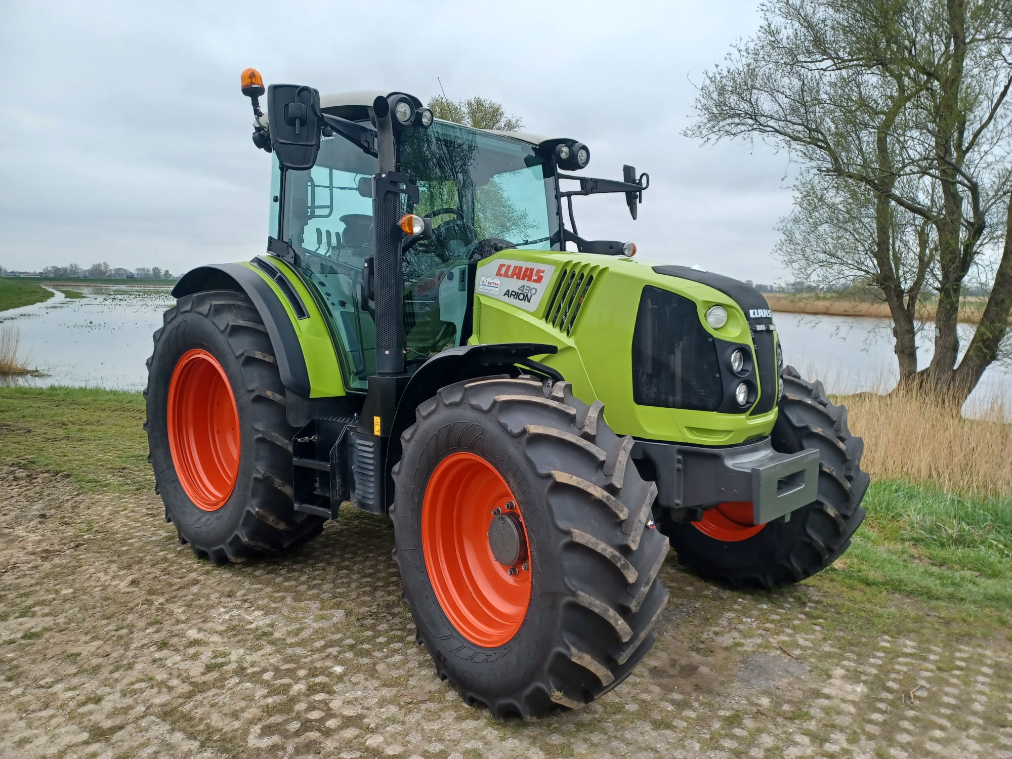 Afgeleverd Claas Arion 430 Met Voorlader